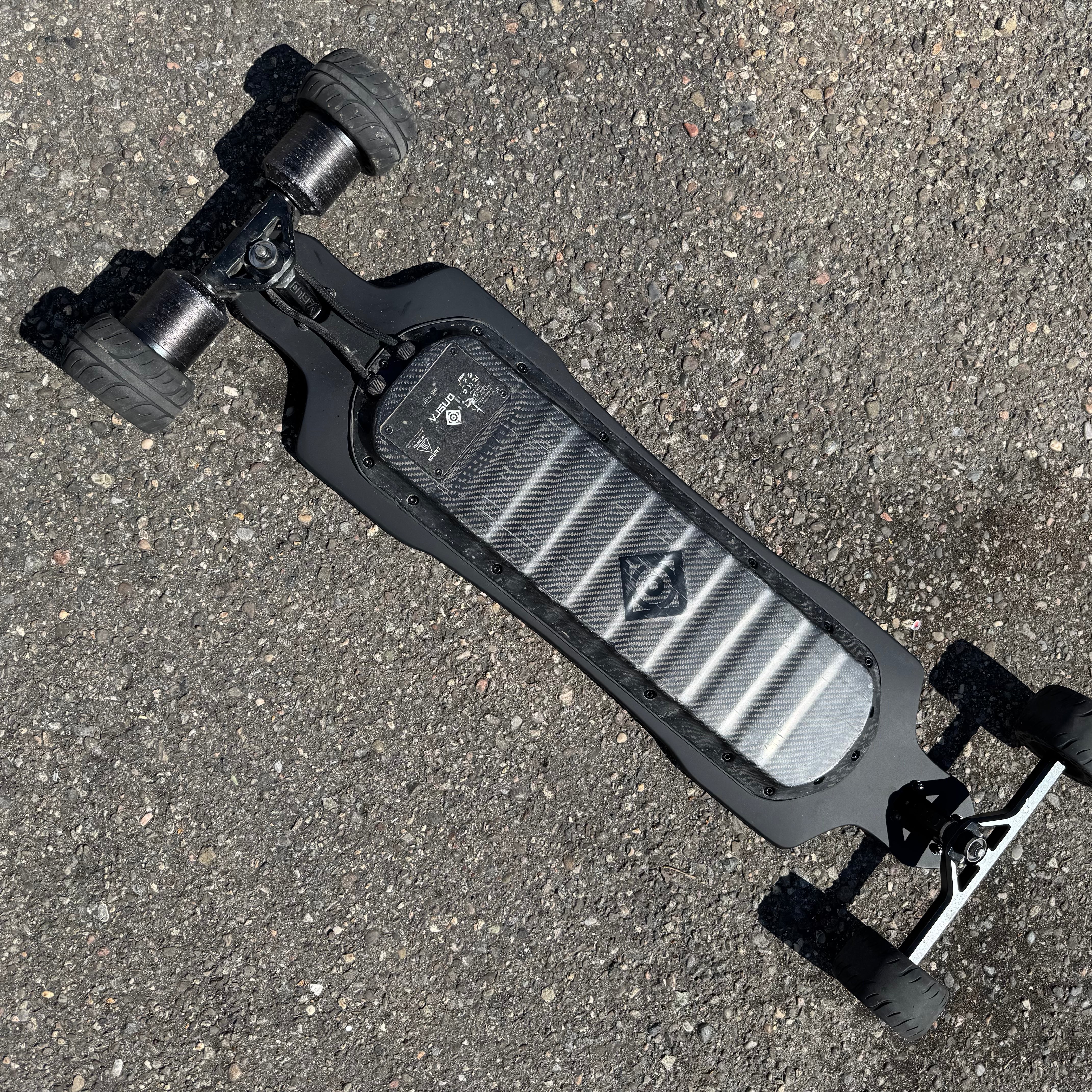 Refurbished ONSRA BLACK Carve 3 electric longboard with new battery, ESC, and deck – 19 km mileage, 1-year warranty