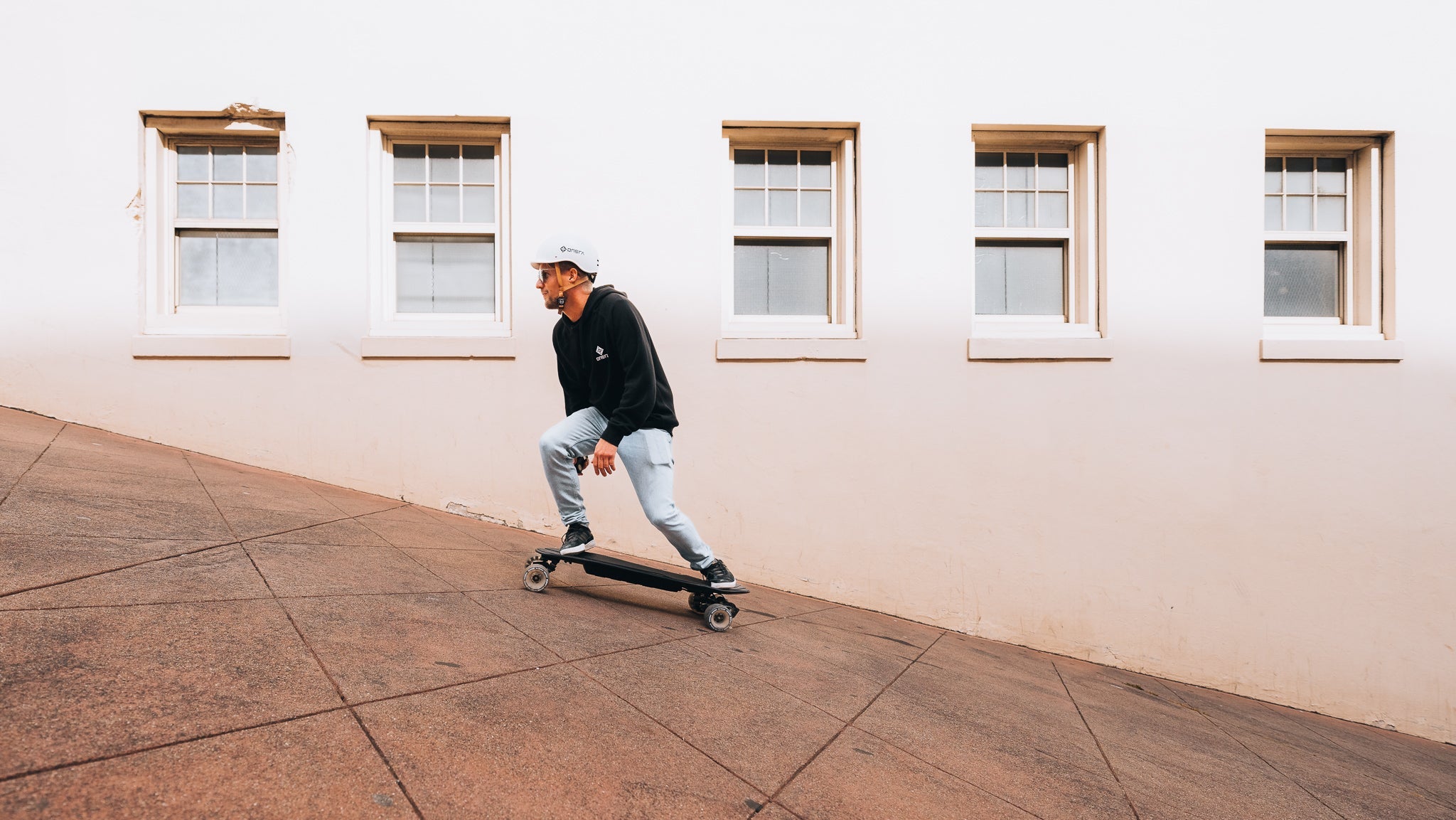 Najlepszy electric skateboard i electric longboard na podjazdy – ONSRA VELAR i BLACK Carve 3 PRO