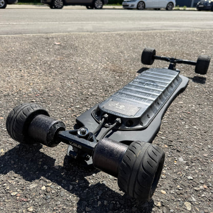 Refurbished ONSRA BLACK Carve 3 electric longboard with new battery, ESC, and deck – 19 km mileage, 1-year warranty